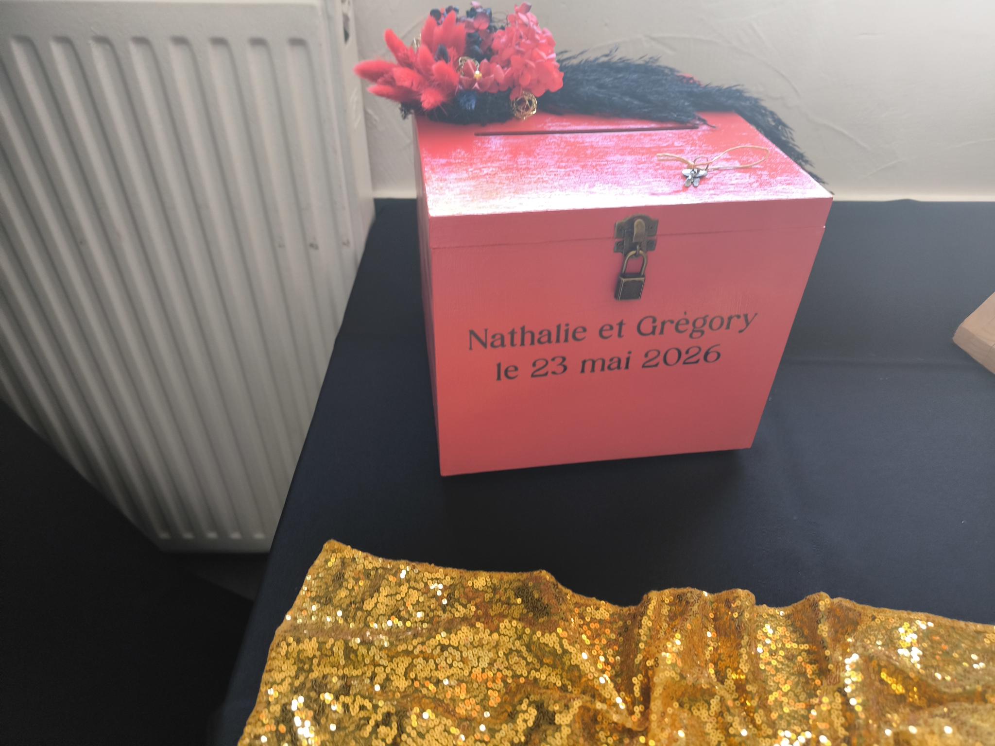 Urne de mariage rouge personnalisée